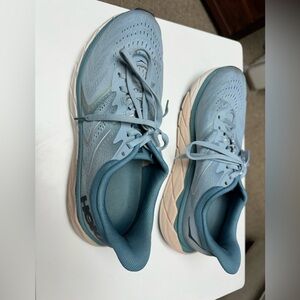Size 10 baby blue Hoka tennis shoes.